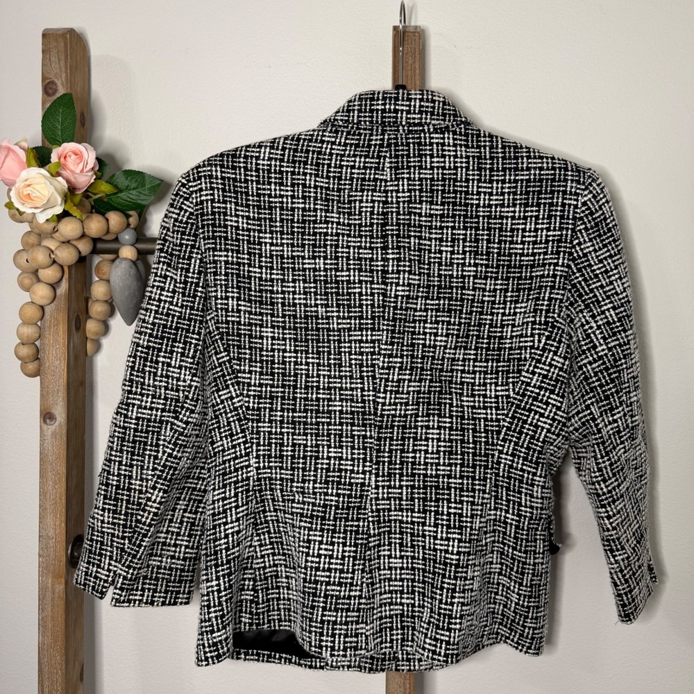 Michael Kors Black White Tweed Blazer Jacket Three Button Pocketed Size 6 - Picture 6 of 10
